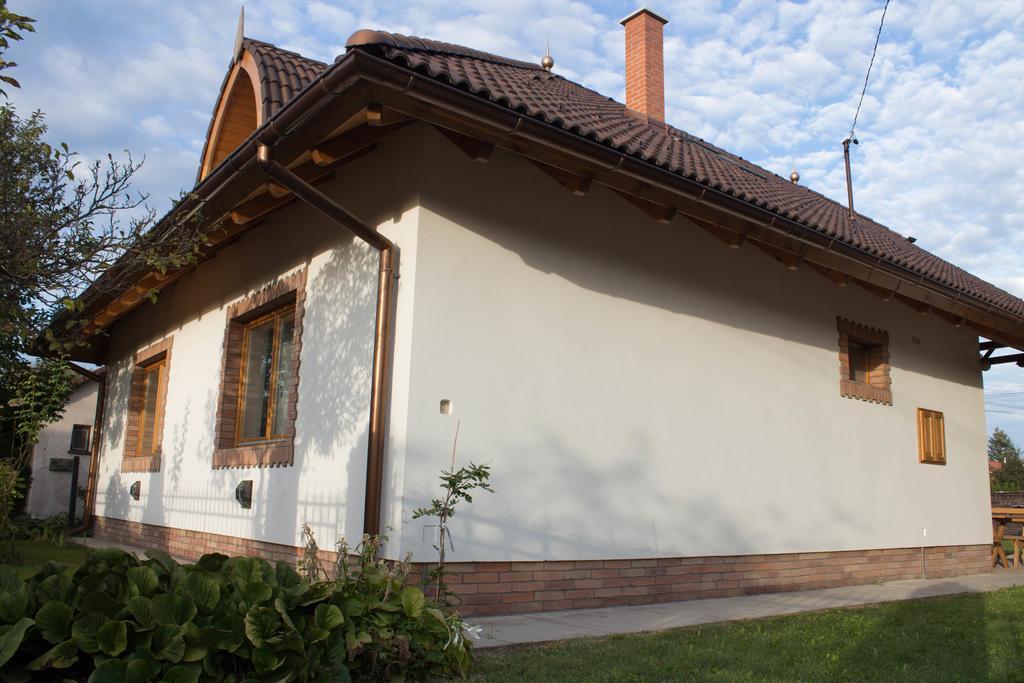 Villa Maximilian Balatonkeresztur Exterior photo